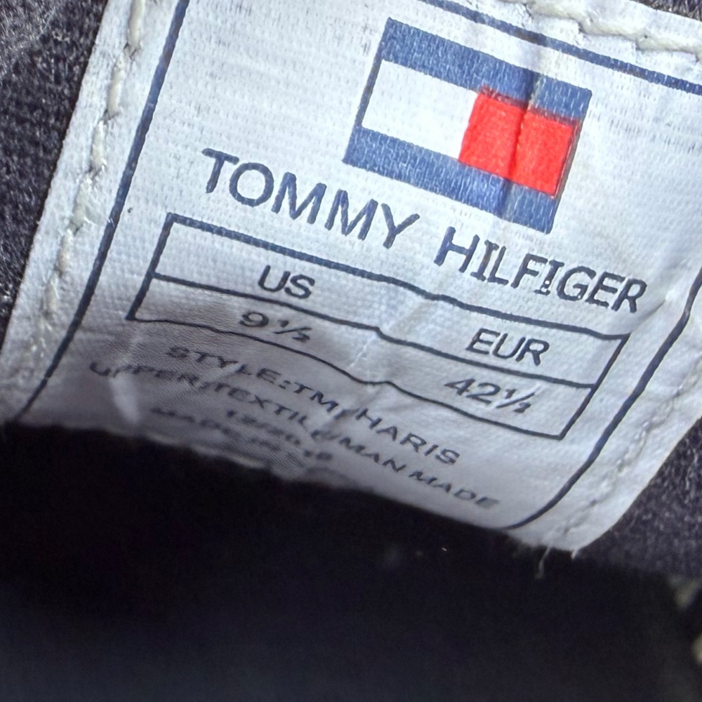Tommy Hilfiger Men’s Beige/Tan Canvas Boat Shoes with Navy Laces - Picture 5 of 5